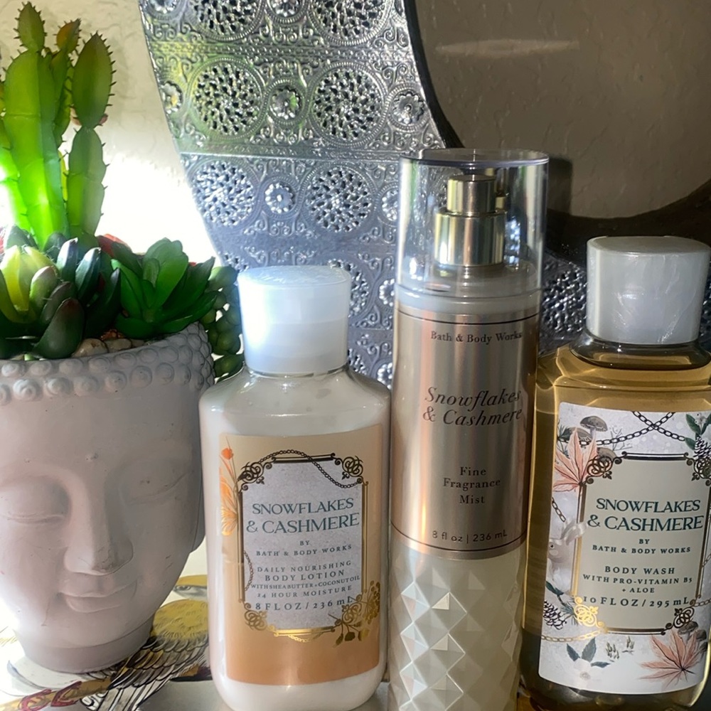 Nothing and Bodyworks Snowflakes and Cashmere gift set combo